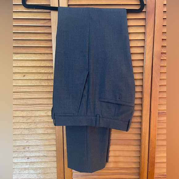 Theory Wool Men’s Suit in Charcoal Gray - Picture 4 of 6